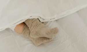 Lợi ích sức khỏe từ thói quen đi tất khi ngủ Lợi ích sức khỏe từ thói quen đi tất khi ngủ