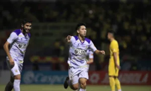 Hà Nội thoát thua Thanh Hóa ở phút bù V-League Hà Nội thoát thua Thanh Hóa ở phút bù V-League