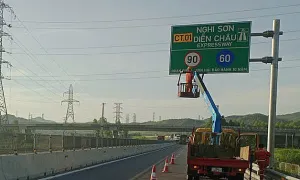 Rà soát biển báo 'Đường Sơn Hải bảo hành 10 năm' trên cao tốc Rà soát biển báo 'Đường Sơn Hải bảo hành 10 năm' trên cao tốc
