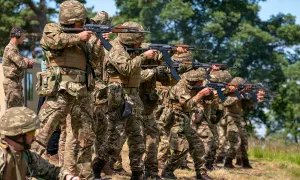 Anh để ngỏ điều quân đến Ukraine huấn luyện tân binh Anh để ngỏ điều quân đến Ukraine huấn luyện tân binh