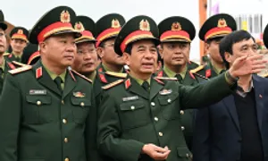 Bộ trưởng Quốc phòng yêu cầu đẩy nhanh tiến độ xây cầu Phong Châu mới