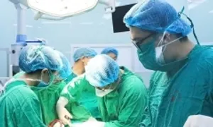 Mạch máu tử cung bất thường khiến người phụ nữ 43 tuổi suýt chết Mạch máu tử cung bất thường khiến người phụ nữ 43 tuổi suýt chết