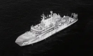 Anh cáo buộc tàu quân sự Nga chiếu laser vào phi công